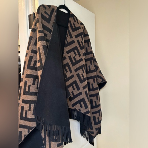 fendi ff poncho - Picture 2 of 7